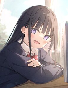 Cậu Bạn Bàn Bên Có Gì Đó Kỳ Kỳ Thì Phải?